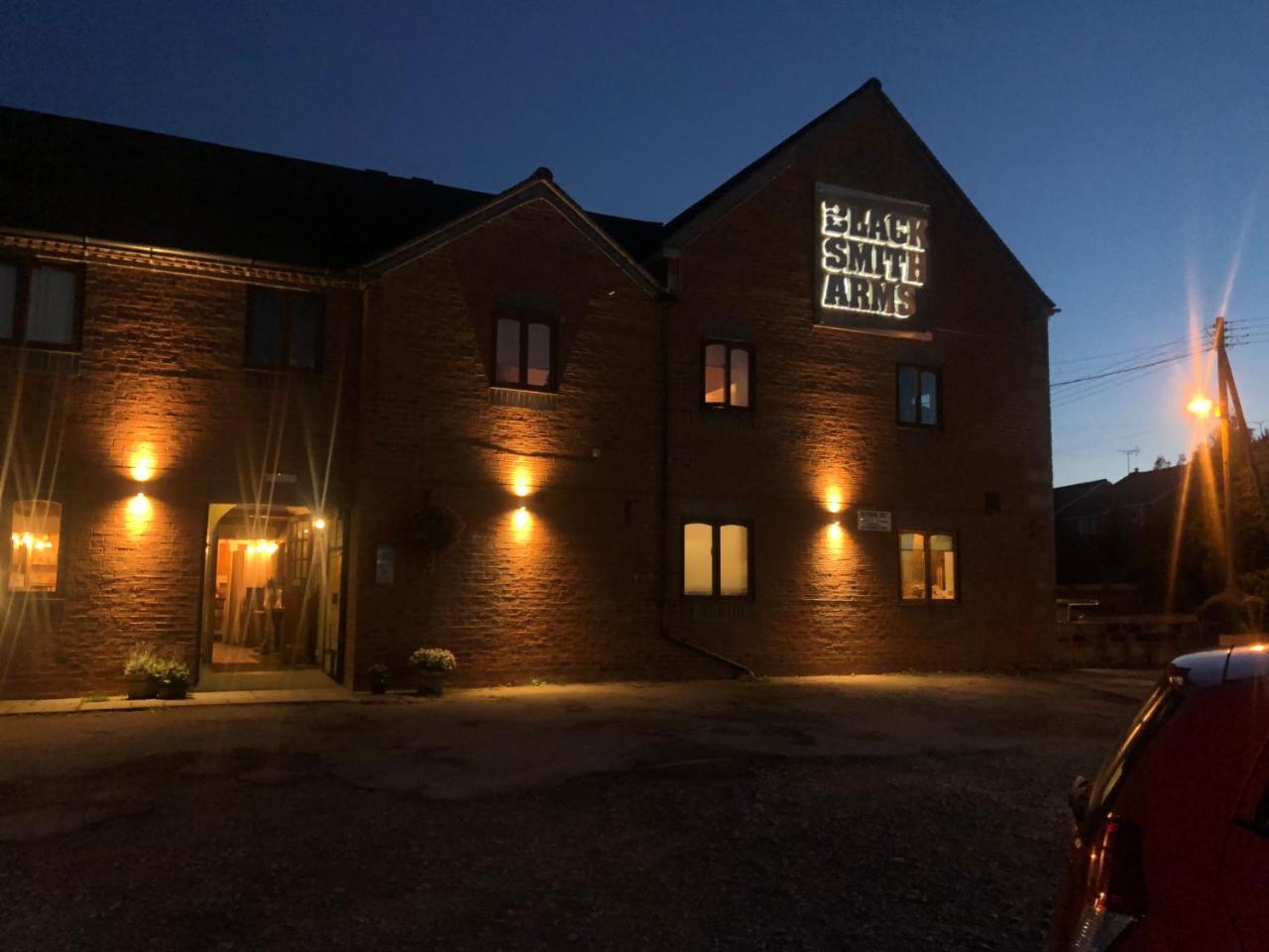 The Blacksmith Arms Bed and Breakfast Alton  Buitenkant foto