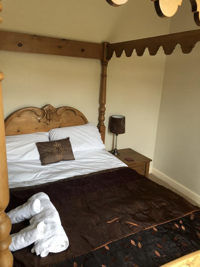 The Blacksmith Arms Bed and Breakfast Alton  Buitenkant foto